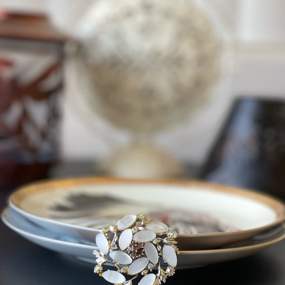 Vintage crystal flower round elegant victorian brooch - Picture 14 of 14